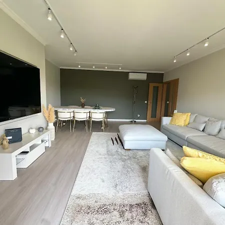 Διαμέρισμα Spacious 3 Bedroom For 6 Near