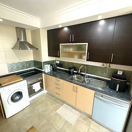 Spacious 3 Bedroom For 6 Near *