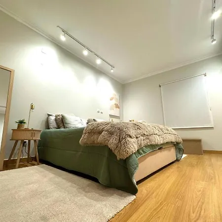Spacious 3 Bedroom For 6 Near