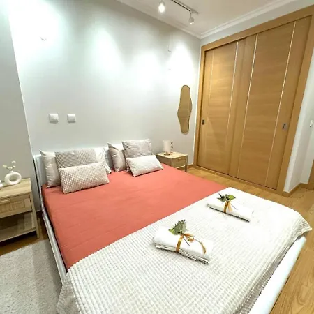 Διαμέρισμα Spacious 3 Bedroom For 6 Near *
